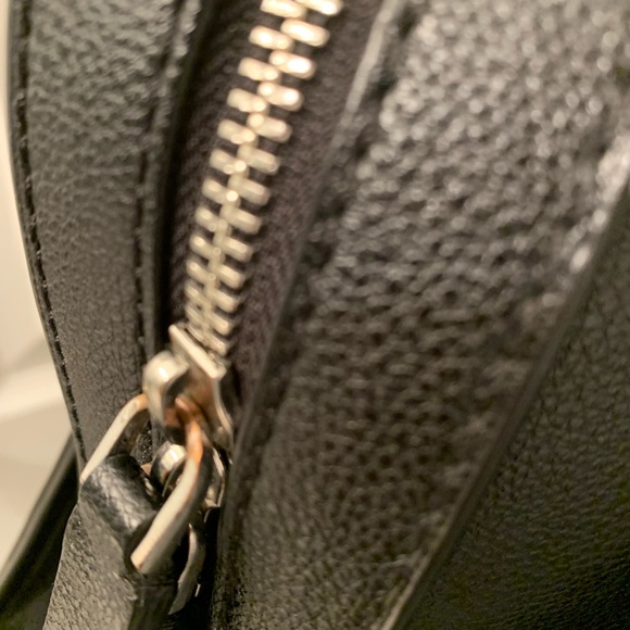 Guess Gabi satchel bag in good condition and clean preowned - Picture 7 of 12